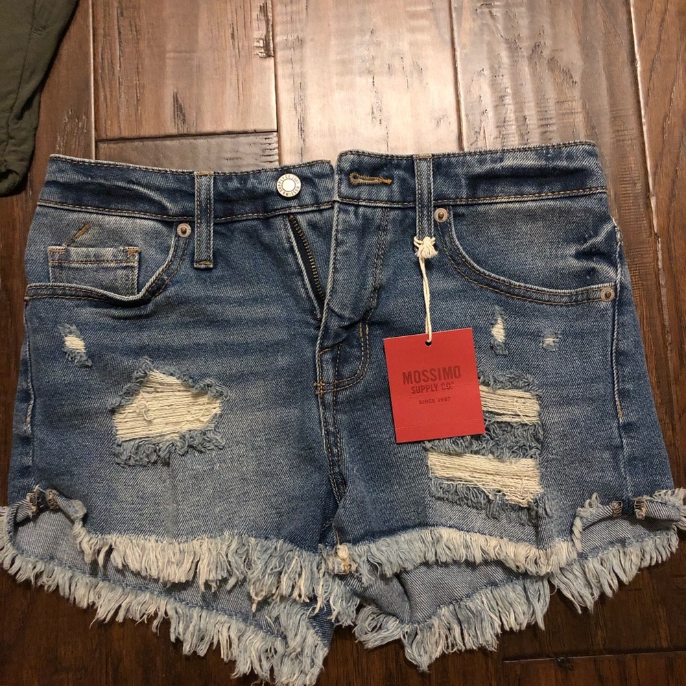 High wasted distressed denim shorts